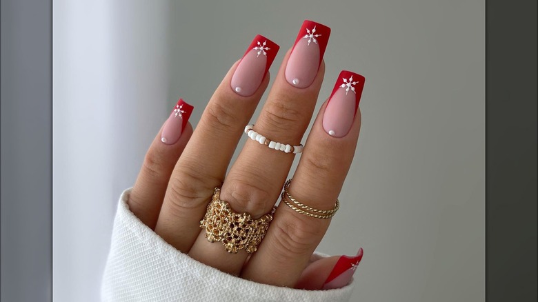 snowflake manicure