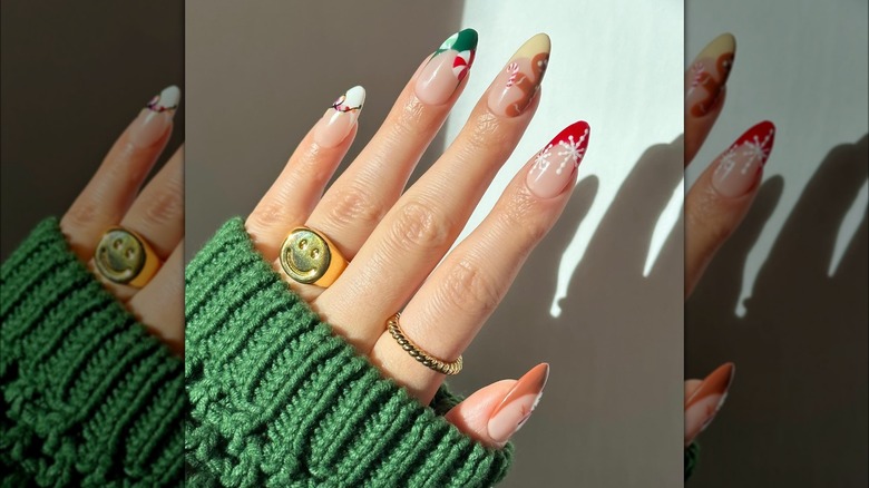 Christmas motif nails