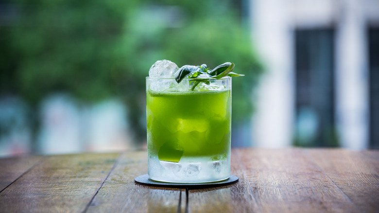 Gin Basil Smash cocktail