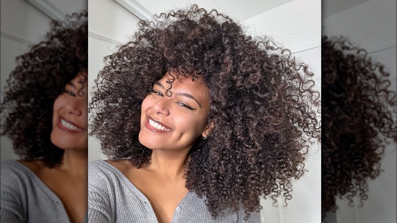 woman with natural curls