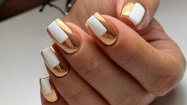 White and gold nail art 