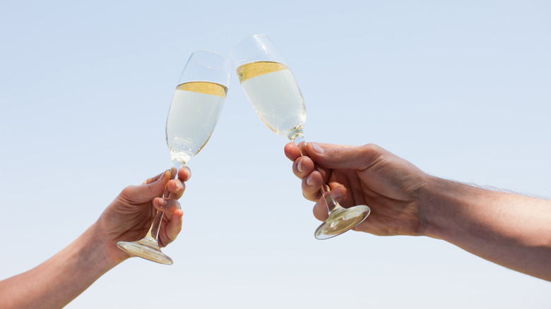 People toasting champagne glasses