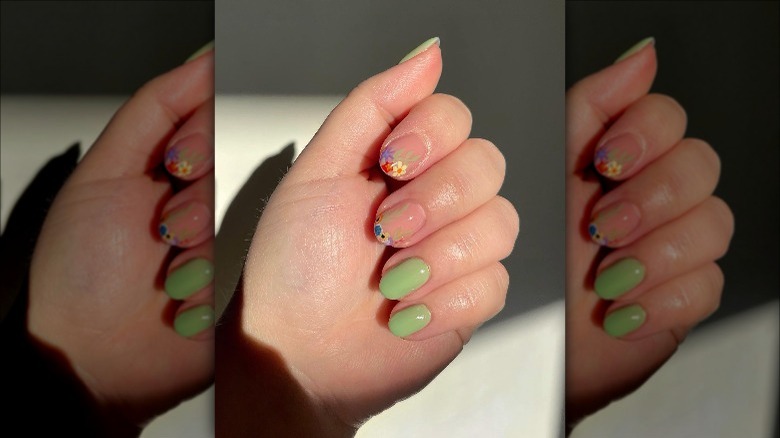 Floral accent nails