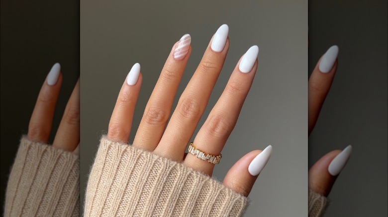 Striped accent nail