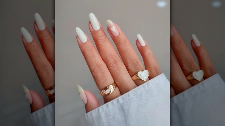 Heart accent nail