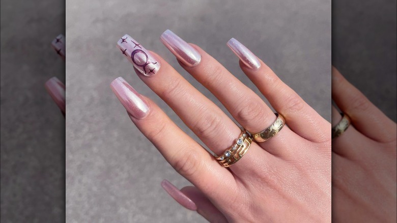 Star sign accent nail