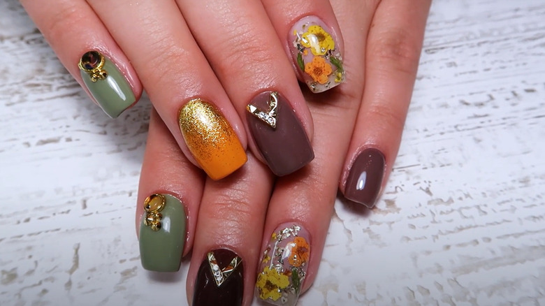 Fall colored flower manicure