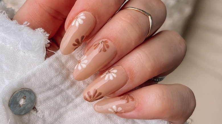 Neutral nails with fall flowers