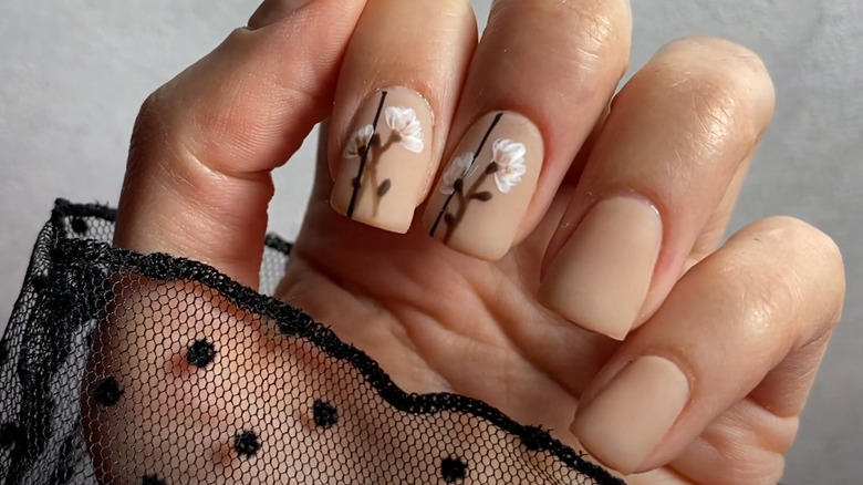 Nude nails with painted flowers