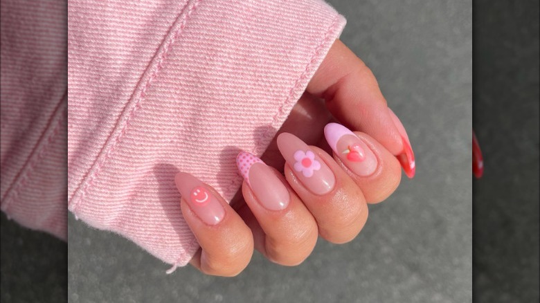 Peach accent nail manicure