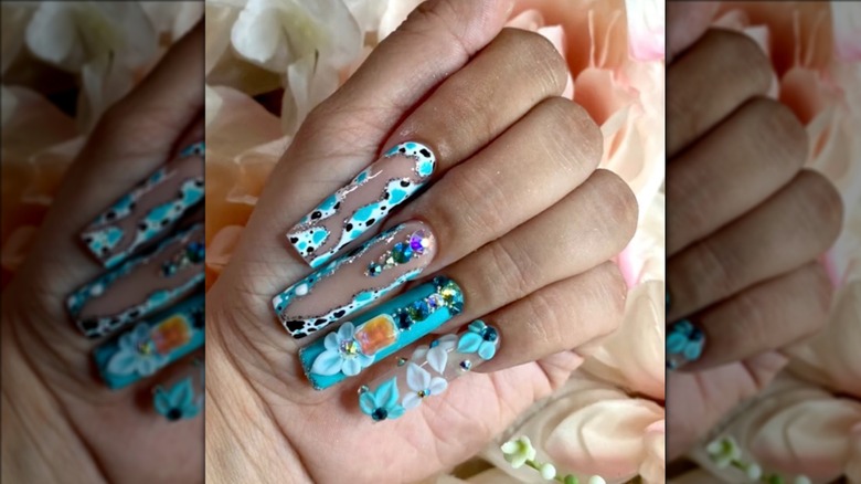 Floral pattern nails