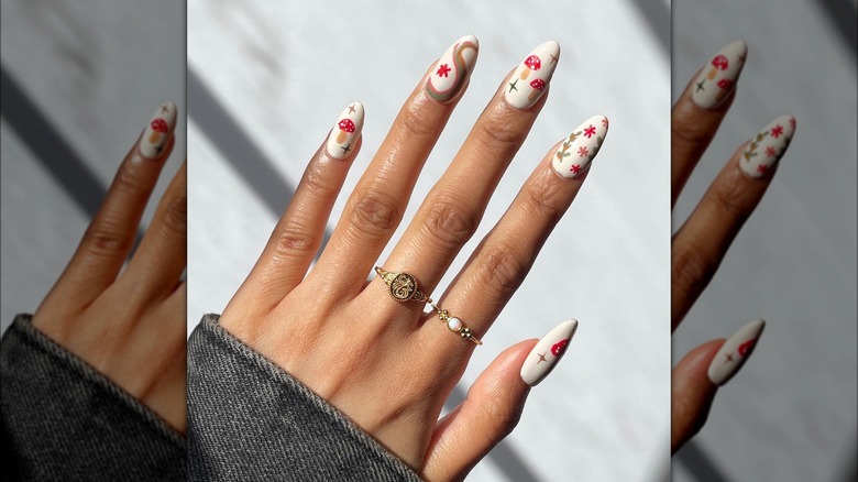 Bright mushroom nails