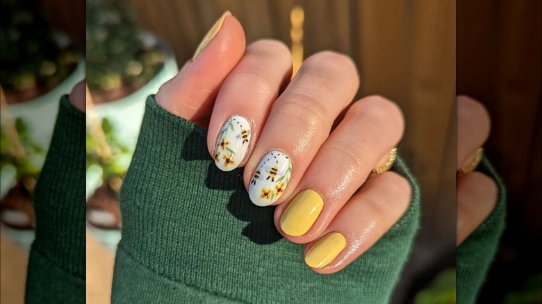 Bee manicure