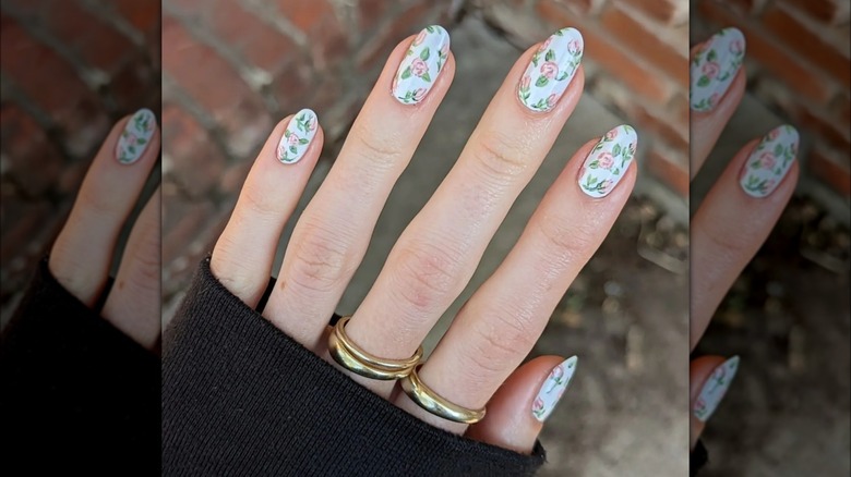 Vintage rose manicure