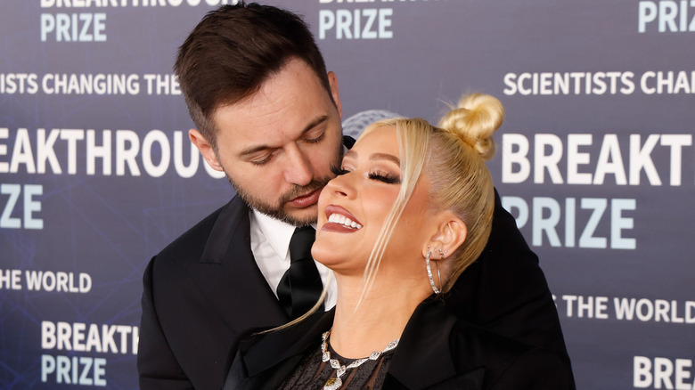 Christina Aguilera and Matthew Rutler cuddling on the red carpet.