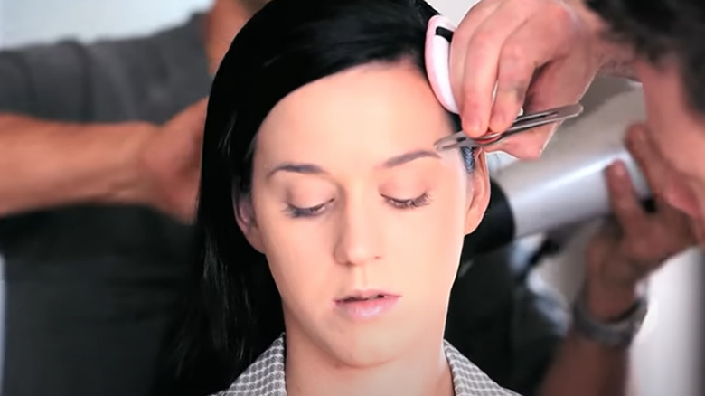 Katy Perry getting eyebrows tweezed