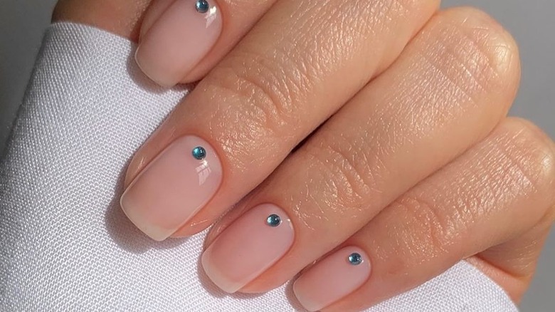 manicure with one jewel per nail