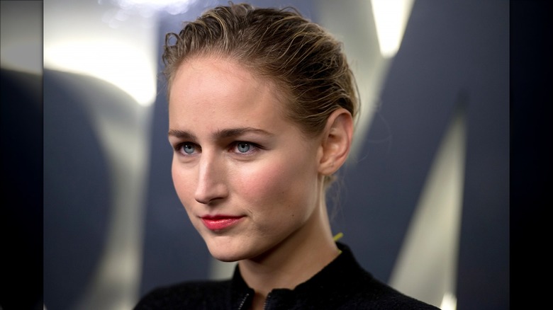 leelee sobieski with slicked back pixie