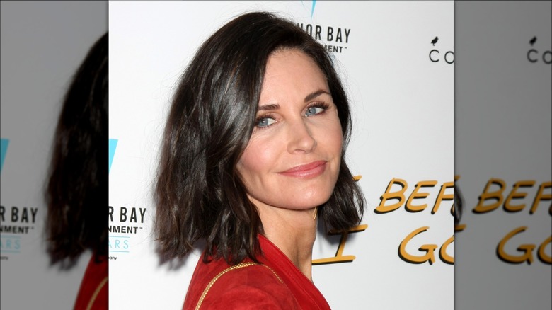 courteney cox with shoulder length hair