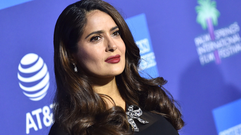 Salma Hayek wavy blowout hairstyle