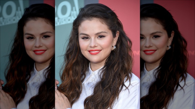 Selena Gomez beach waves hairstyle