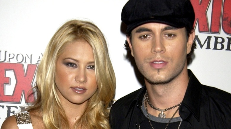 Anna Kournikova and Enrique Iglesias on the red carpet.