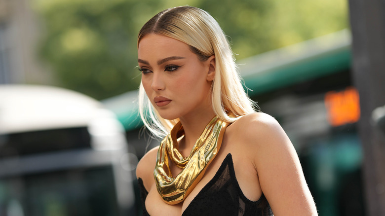 Woman wearing gold chunky necklace
