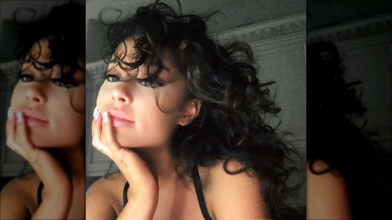 Ariana Grande selfie with curly hair