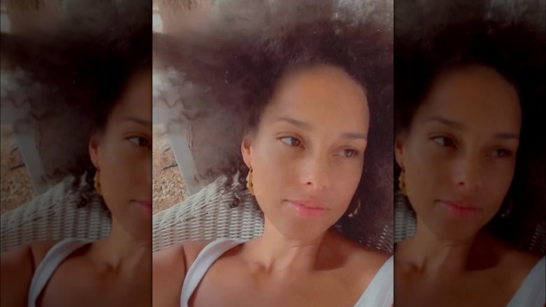 Alicia Keys video selfie clip