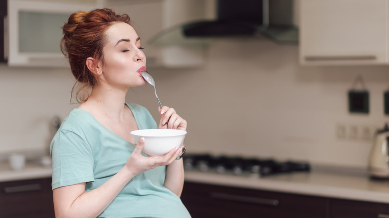 Woman eating during pregnancy 