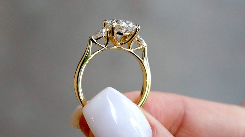 Gold engagement ring with lab-grown diamonds