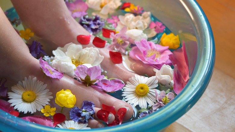 5 Wellness Benefits Of Soaking Your Feet Nightly