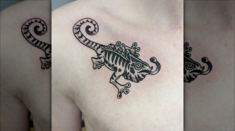 chameleon collarbone tattoo