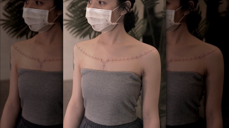 woman with shoulder collarbone tattoo