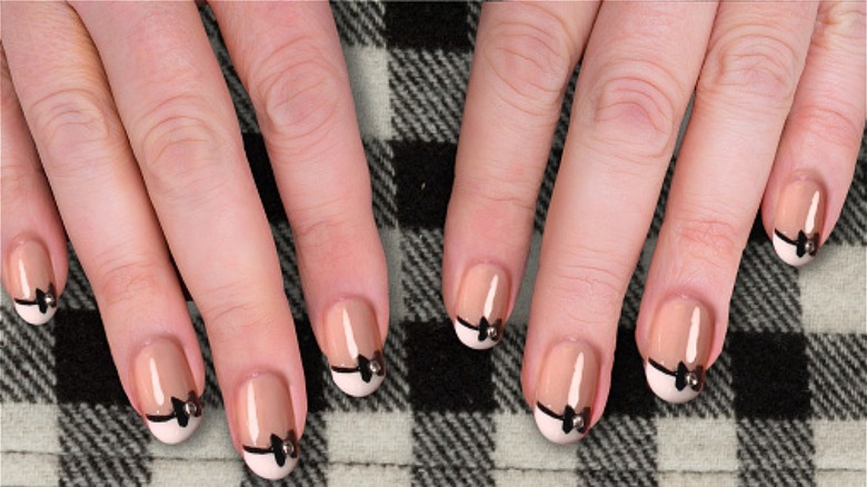 Bows French manicure