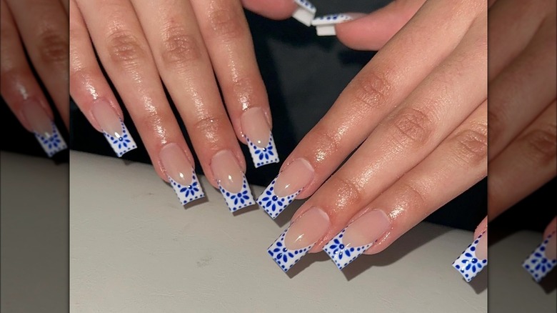 Blue china French manicure