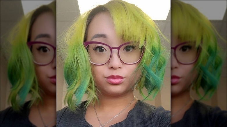 woman with green yellow curly bob