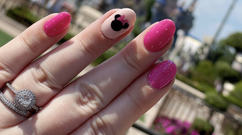 Minnie Mouse nails