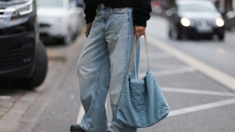 woman wearing baggy jeans