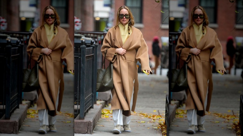 Jennifer Lawrence walking on street 