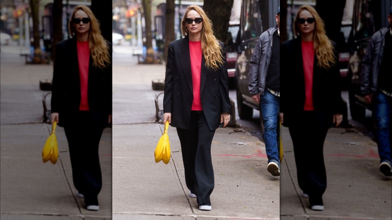 Jennifer Lawrence walking on street 