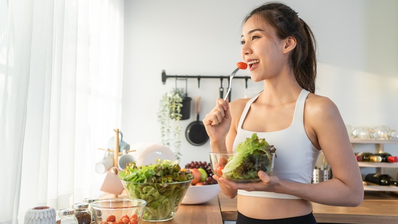 woman eating vegetables