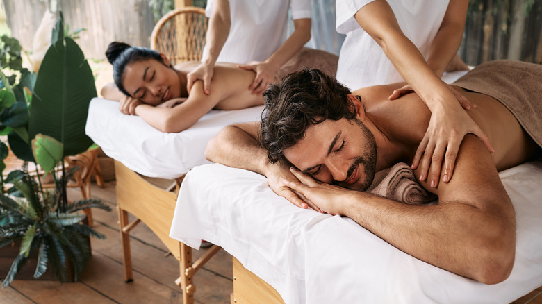 spa day couples massage 