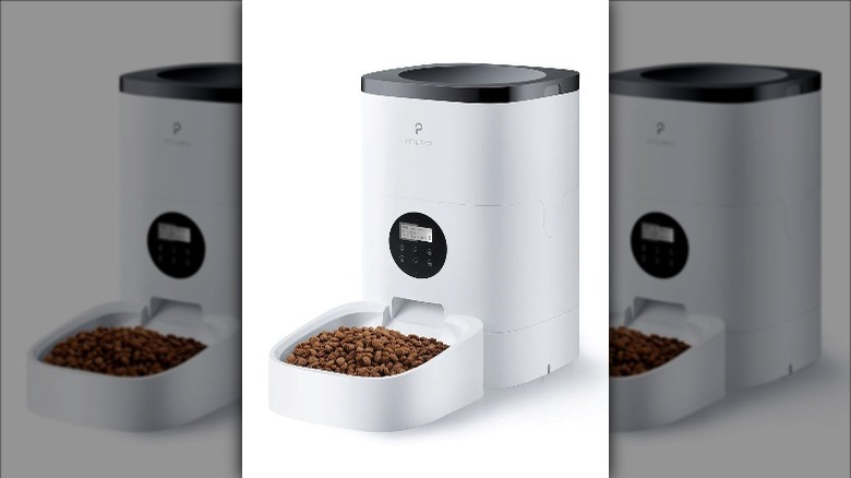 Smart pet feeder