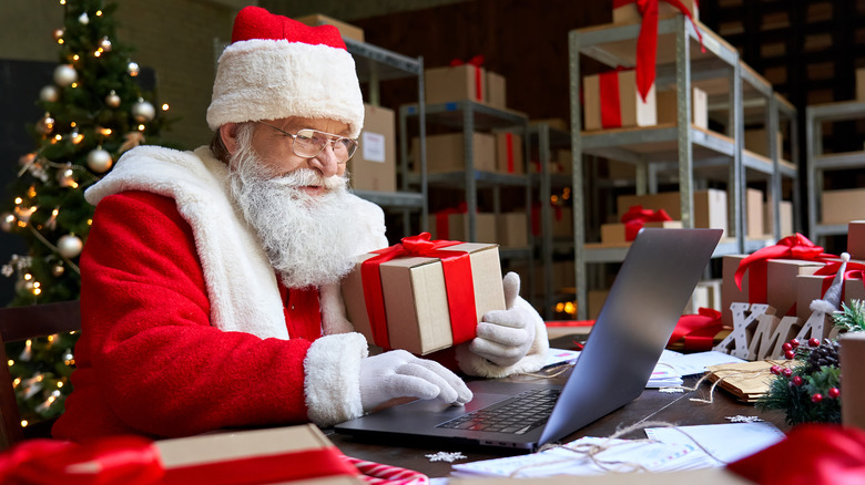 Santa on laptop