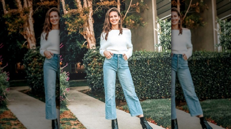 Woman wearing cropped jeans