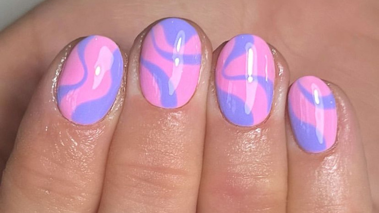 short pastel swirl nails