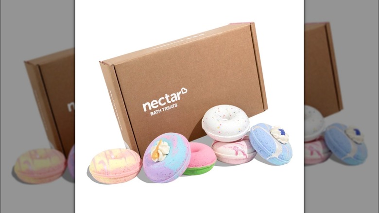 Nectar Life donut-shaped bath bomb set