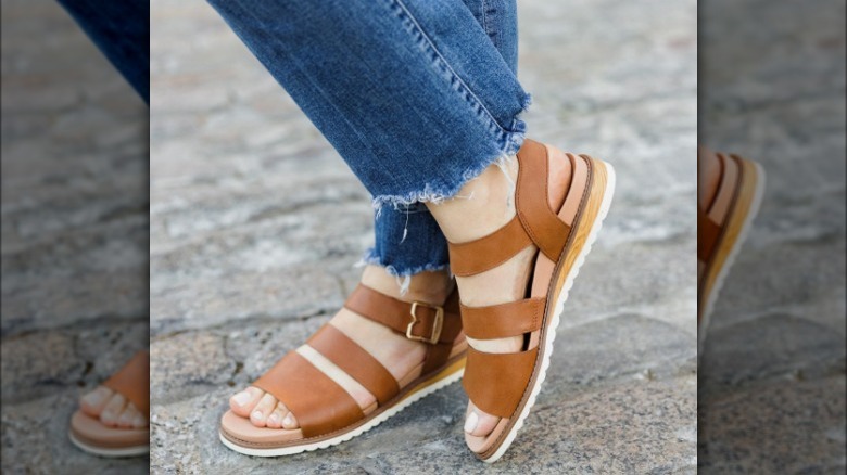 Round toed sandals