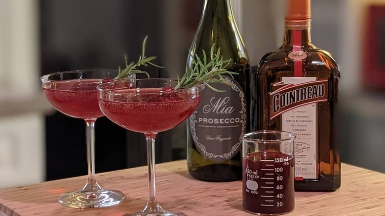 cranberry champagne cocktail